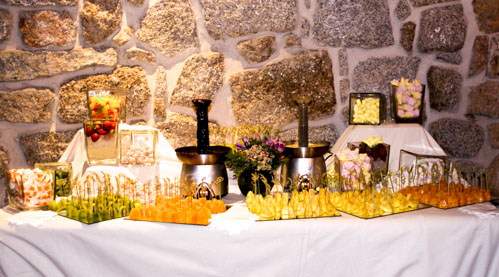 Mesa de un bodegón de El Laurel Catering en una boda