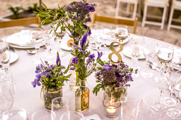 enaguas oasis siete y media La importancia de las flores en la decoración de las mesas de la boda - El  Laurel Catering